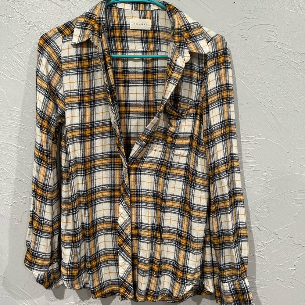 Yellow Plaid flannel. In good condition. Very soft